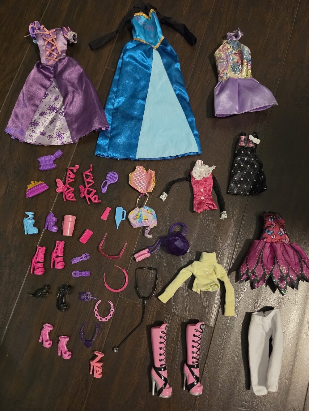 Miscellaneous Barbie Monster High Clothes Accesories